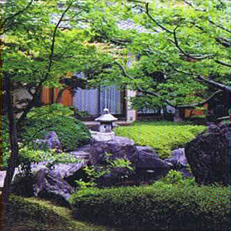 造園建設業は、自然を手本として、地域の気候や文化に配慮した空間づくりを行っています