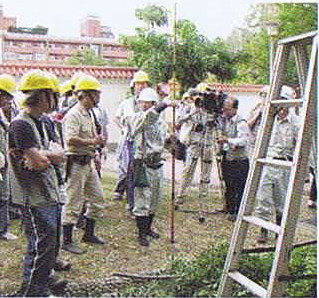 日造協が講師を派遣して行った海外での技術研修のようす
